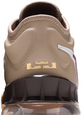 atmos x Nike LeBron 18 Low 'Viotech' CW3153-200 氣氛 x 耐吉 勒布朗 18 低幫 ‘維奧技’ CW3153-200 Sizing atmos x Nike LeBron 18 Low 'Viotech' CW3153-200 氣氛 x 耐吉 勒布朗 18 低幫 ‘維奧技’ CW3153-200
