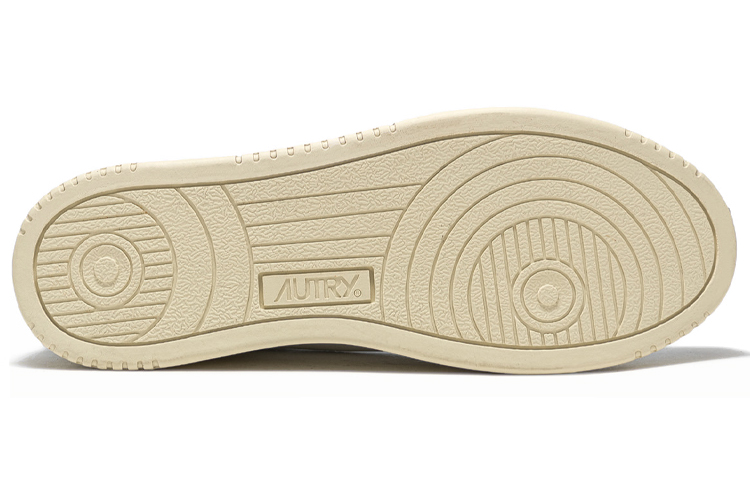 Shop Autry 時尚繫帶板鞋 女款 白黑色