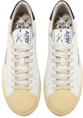 AUTRY Zapatillas Bob Lutz de Cuero 'Blanco con Detalle Azul' BLLM-TC05 Lookbook AUTRY Zapatillas Bob Lutz de Cuero 'Blanco con Detalle Azul' BLLM-TC05