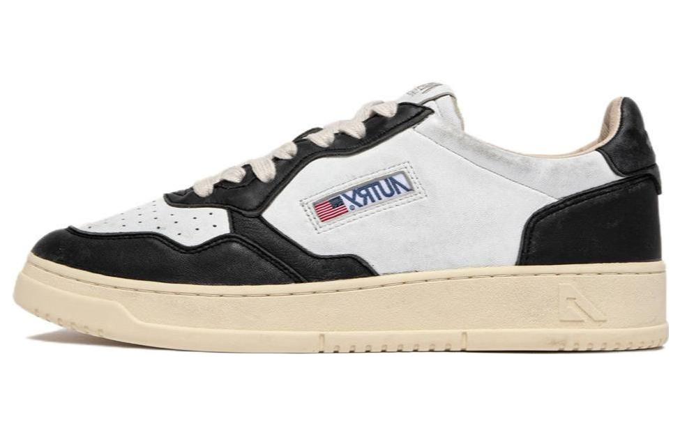 AUTRY Low-Top Sneakers 'Black and White'