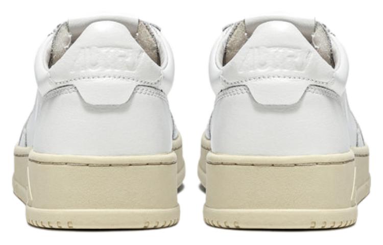 Shop AUTRY 皮革 時尚潮流 防滑 低幫 生活休閒鞋 男款 白色