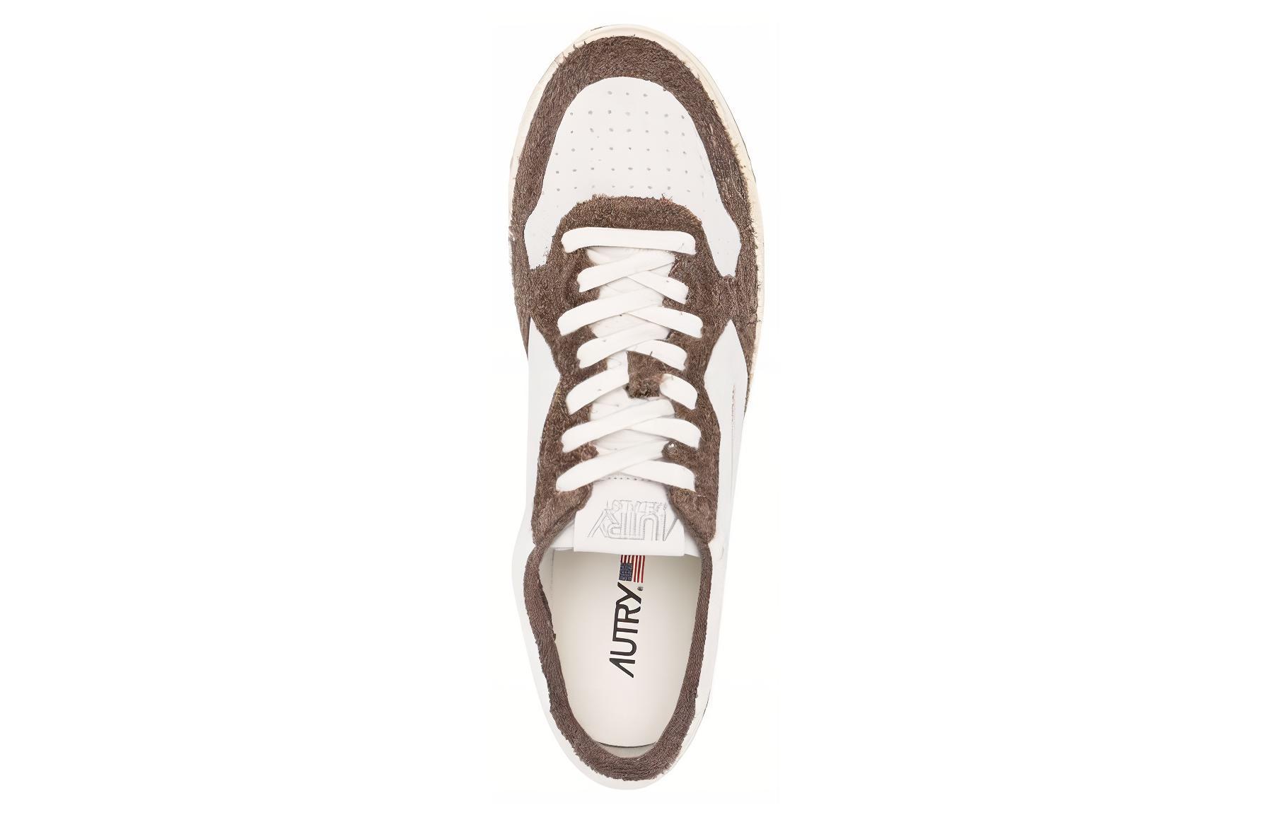 Shop AUTRY Medalist "棕色麂皮低帮" AULM-SH05