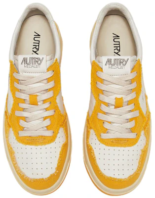 AUTRY Medalist Canvas-Panel ''Wit Geel'' Sneakers AULM-CB06 Lookbook AUTRY Medalist Canvas-Panel ''Wit Geel'' Sneakers AULM-CB06