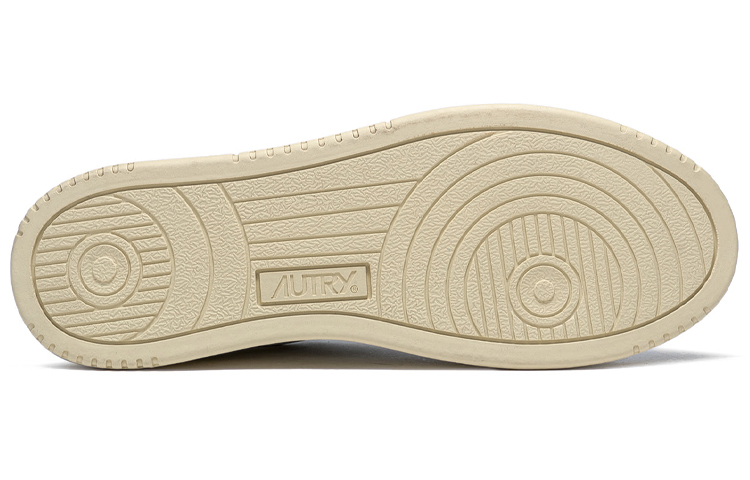 Shop AUTRY Medalist 皮革低帮 '白橙' AULM-LL24