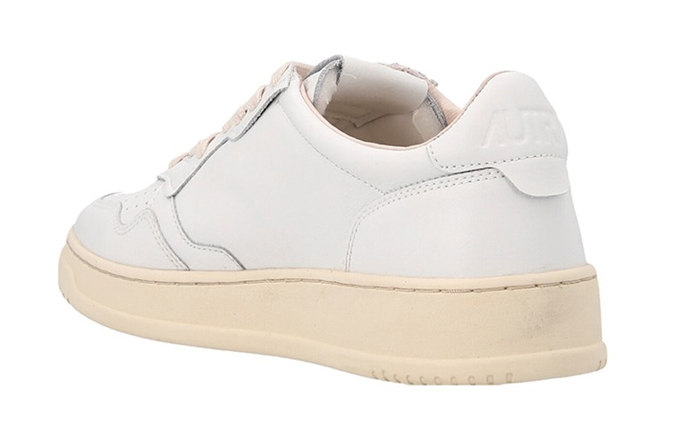 Shop AUTRY Medalist 白色皮革运动鞋 AULM-LD06