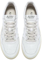 Shop AUTRY 簡約綁帶 時尚板鞋 男款 白色