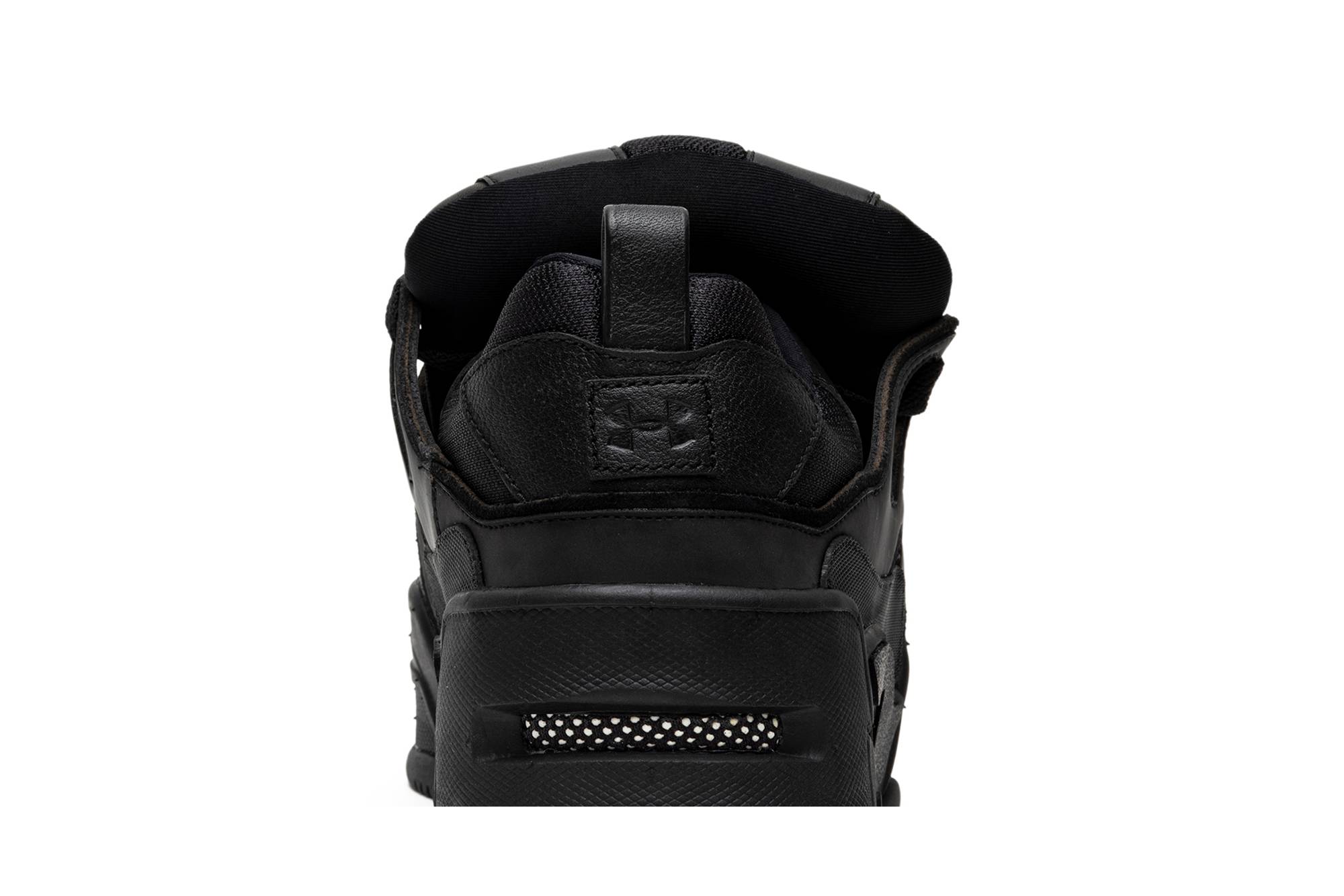 Sizing AWGE x Under Armour SRLo 三重黑 色斯尔洛 3021559-002