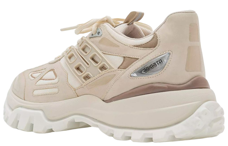 Shop Axel Arigato Marathon R-Tic '米色' 运动鞋 F0159005