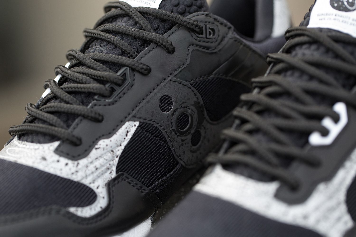 Sizing BAIT x Saucony Shadow 5500 ''Cruel World 6: Giant Leaps'' Sneakers S70247-1