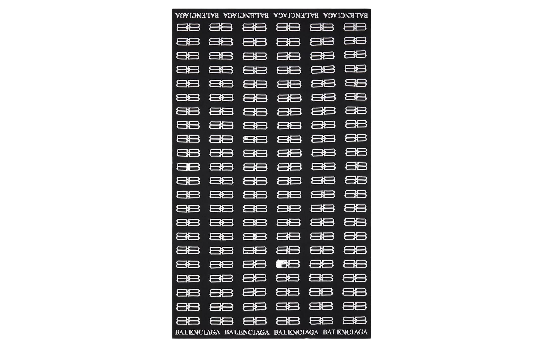 Shop 巴黎世家字母针织保暖围巾 简约时尚风格 7192294C6B81077