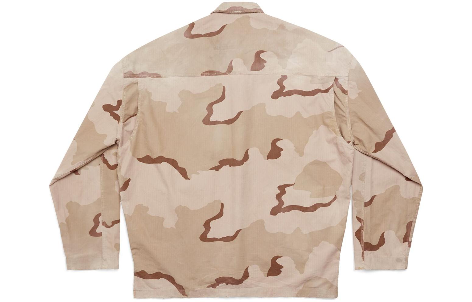 Lookbook 발렌시아가 베이지 카모플라주 오버사이즈 긴팔 버튼업 셔츠. 681008TNLL59501