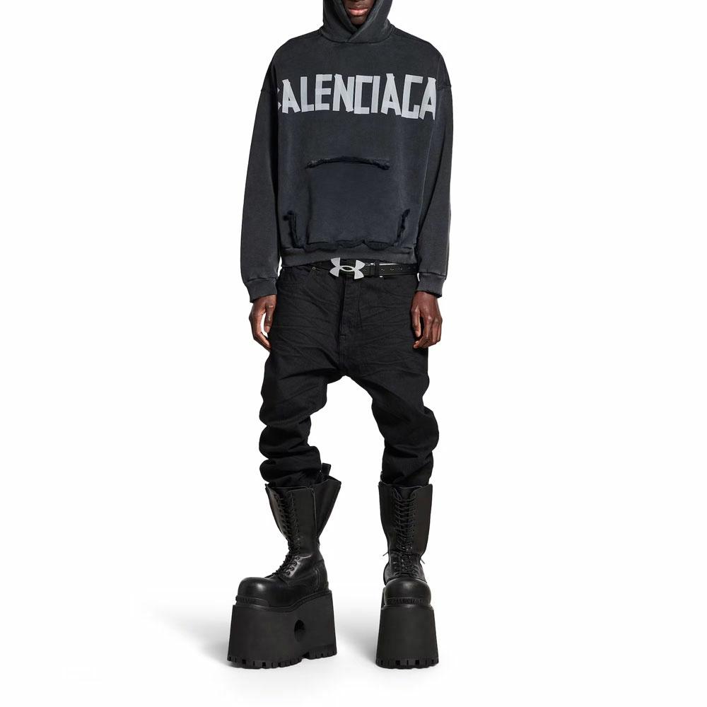 Shop 발렌시아가 블랙 프린트 로고 후드티. 744441TRVK21041