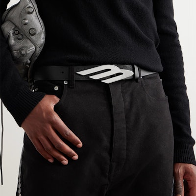 Balenciaga Tali Pinggang Kulit Hitam Logo Perak Lebar 3.5CM. POIZON240415992 Lookbook Balenciaga Tali Pinggang Kulit Hitam Logo Perak Lebar 3.5CM. POIZON240415992