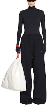 Balenciaga Celana Santai Fit Longgar Logo Bordir Hitam. 720234TYB181000 Shop Balenciaga Celana Santai Fit Longgar Logo Bordir Hitam. 720234TYB181000