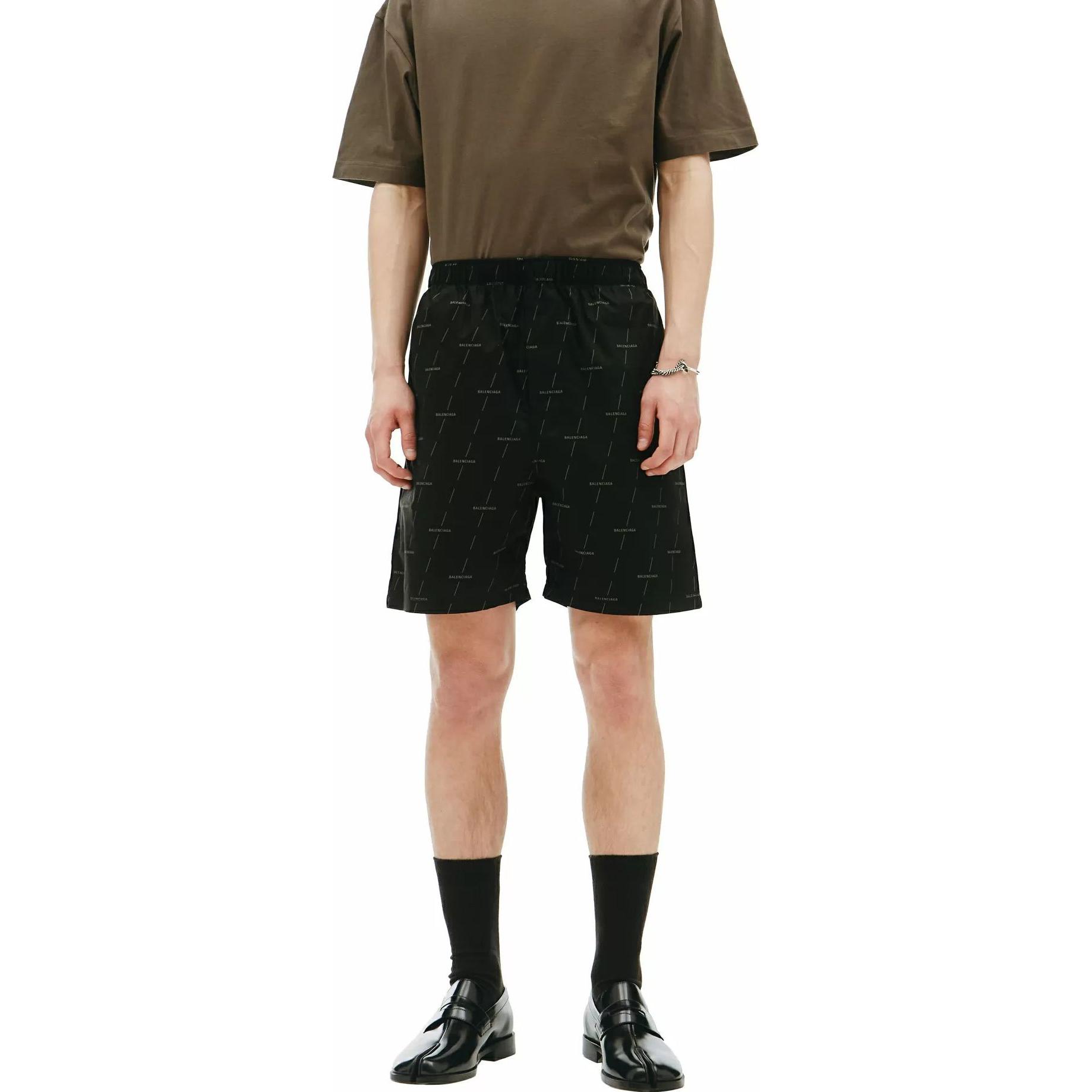 Lookbook 발렌시아가 블랙 로고 프린트 엘라스틱 웨이스트 캐주얼 쇼츠 레귤러 핏. 642237TJLF31269