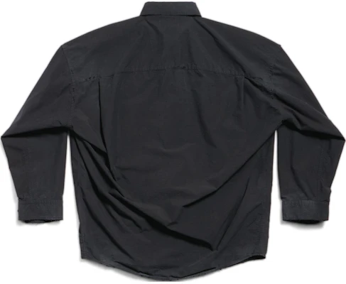 발렌시아가 블랙 긴팔 셔츠, 뾰족한 칼라와 루즈핏 디자인. 795142TQM101000 Lookbook 발렌시아가 블랙 긴팔 셔츠, 뾰족한 칼라와 루즈핏 디자인. 795142TQM101000