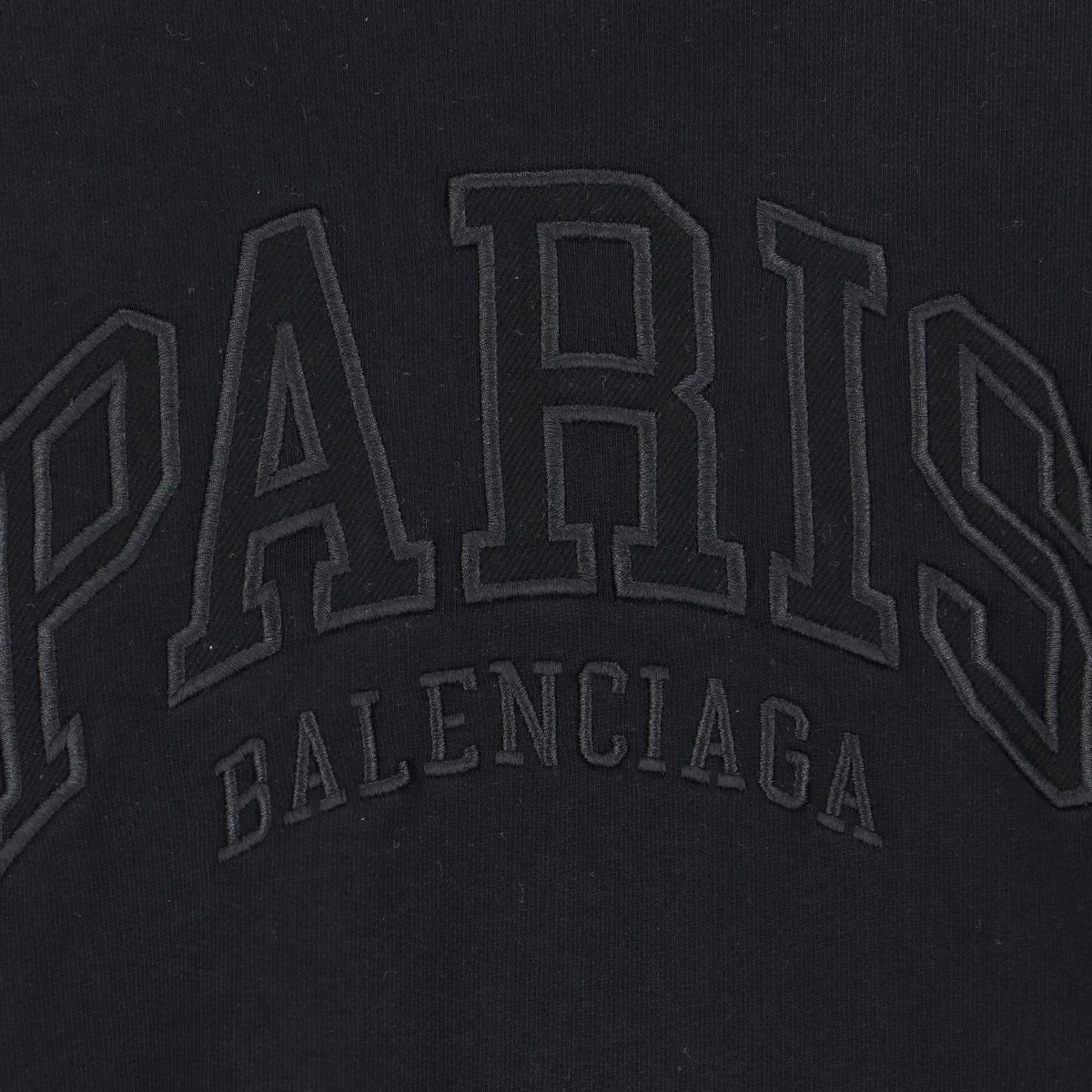 Sizing Balenciaga 黑色寬鬆字母貼花圓領長袖上衣 697869TLVL81000