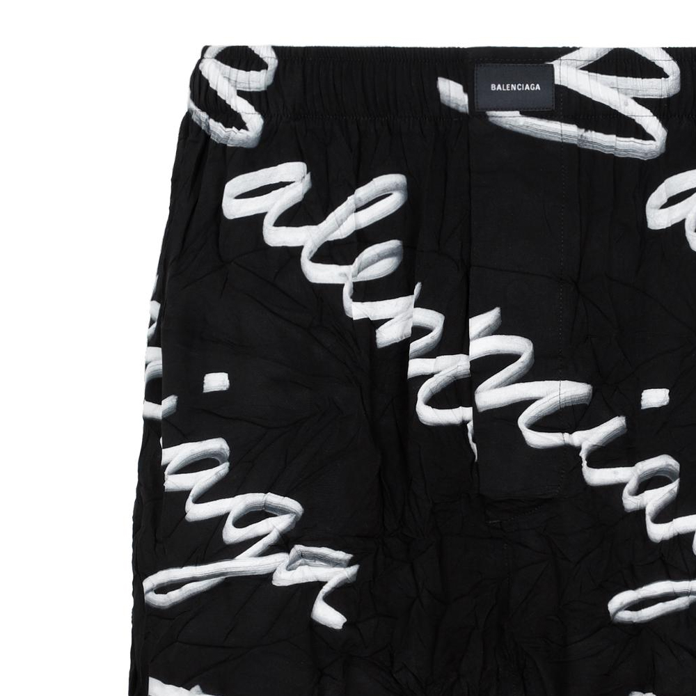 Shop 발렌시아가 블랙 로고 프린트 릴랙스 핏 캐주얼 반바지. 672410TML131070
