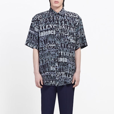 발렌시아가 블랙 반팔 셔츠 레터 프린트 칼라. 556854TELF21269 Shop 발렌시아가 블랙 반팔 셔츠 레터 프린트 칼라. 556854TELF21269