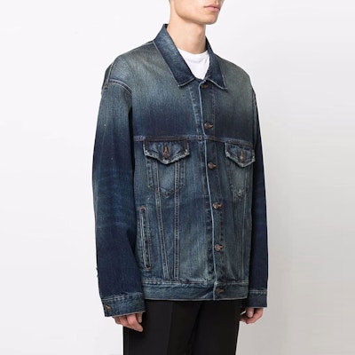 Balenciaga Jaket Denim Biru dengan Sulaman Logo. 671889TJW754021 Purchase Balenciaga Jaket Denim Biru dengan Sulaman Logo. 671889TJW754021