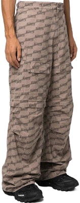 Balenciaga Seluar Kargo Longgar Coklat Logo Huruf. 704423TML349378 Purchase Balenciaga Seluar Kargo Longgar Coklat Logo Huruf. 704423TML349378