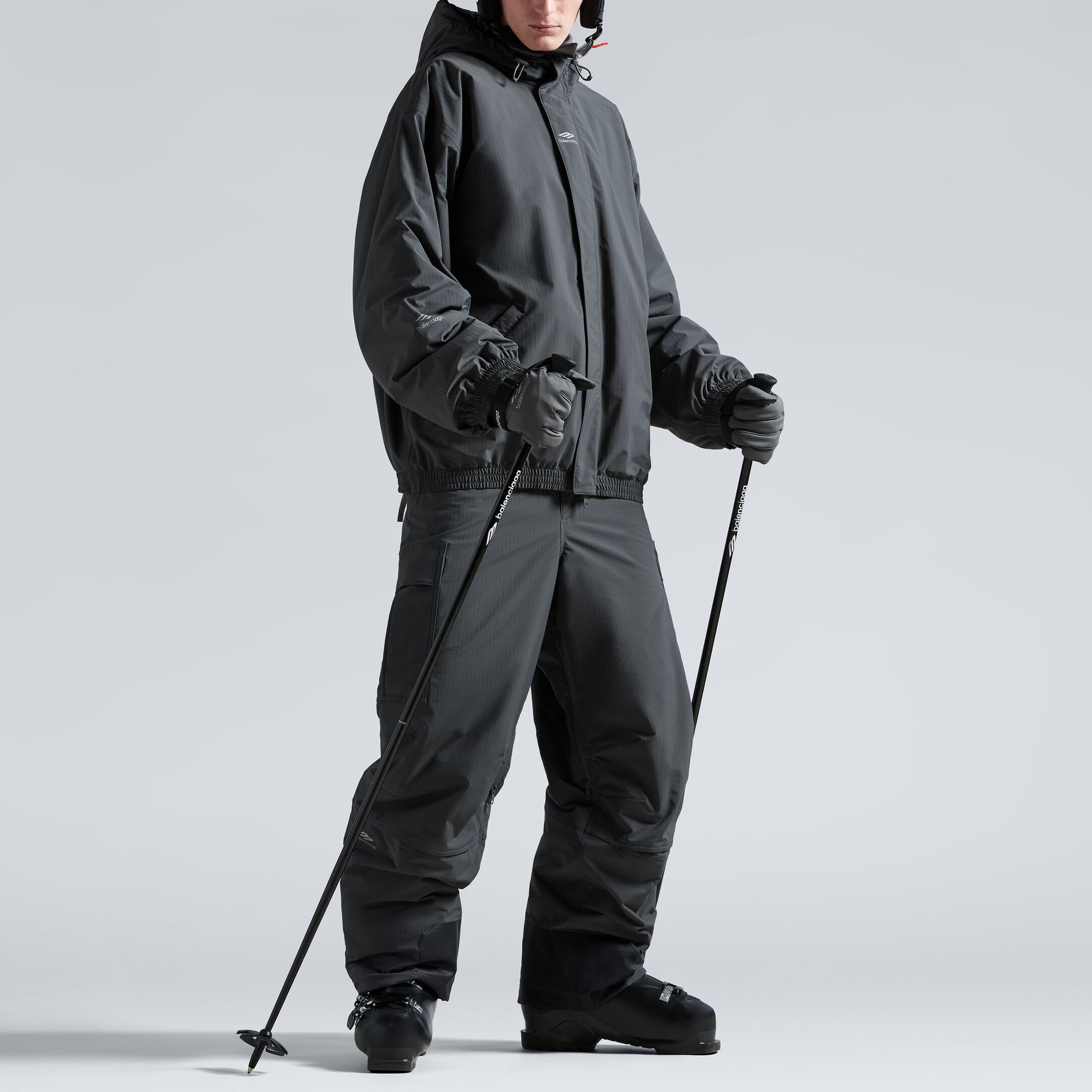 Shop 발렌시아가 그레이 로고 프린트 후드 스키 재킷 파카 코트. 773988TPO411441