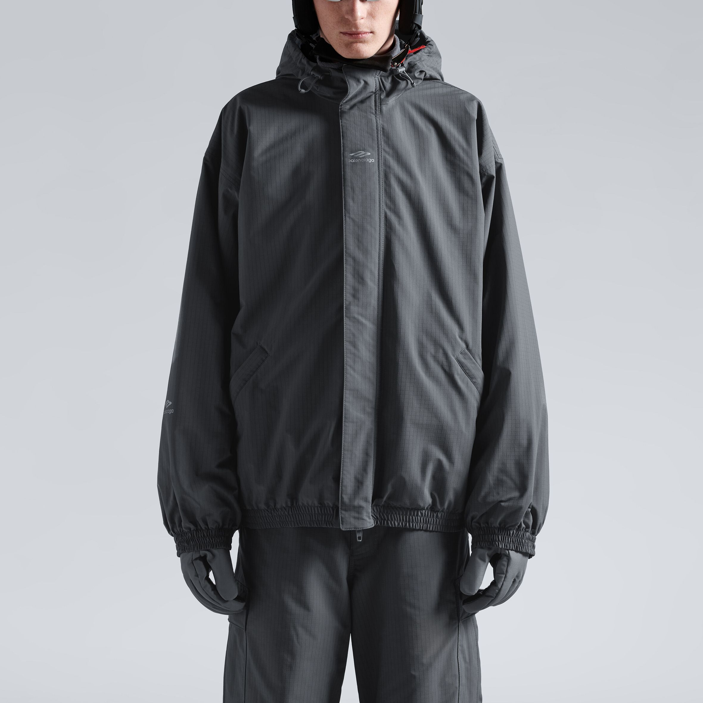 Sizing 발렌시아가 그레이 로고 프린트 후드 스키 재킷 파카 코트. 773988TPO411441