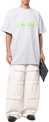 발렌시아가 그레이 그래피티 로고 프린트 루즈핏 티셔츠. 676589TLVF11203 Lookbook 발렌시아가 그레이 그래피티 로고 프린트 루즈핏 티셔츠. 676589TLVF11203