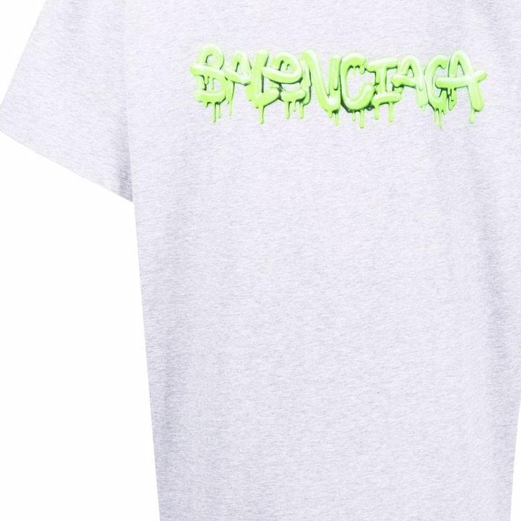 Sizing 발렌시아가 그레이 그래피티 로고 프린트 루즈핏 티셔츠. 676589TLVF11203