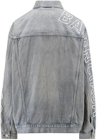 巴黎世家浅蓝色牛仔夹克,字母领口设计,纽扣开合款式。 767949TDW144016 Lookbook 巴黎世家浅蓝色牛仔夹克,字母领口设计,纽扣开合款式。 767949TDW144016