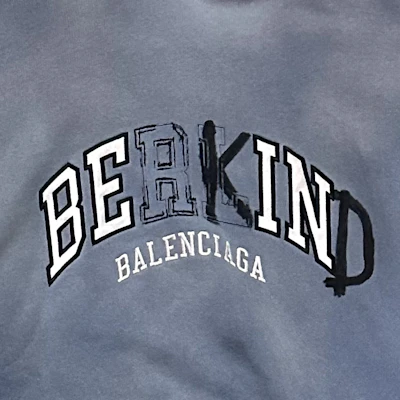 Balenciaga Sudadera Vintage Azul Degradado Logo Ajuste Regular 761458TPVD64313 Sizing Balenciaga Sudadera Vintage Azul Degradado Logo Ajuste Regular 761458TPVD64313