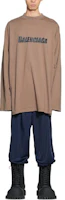 Shop 巴黎世家 寬鬆字母印花長袖T恤 卡其色 SS23 681046TNVL17761