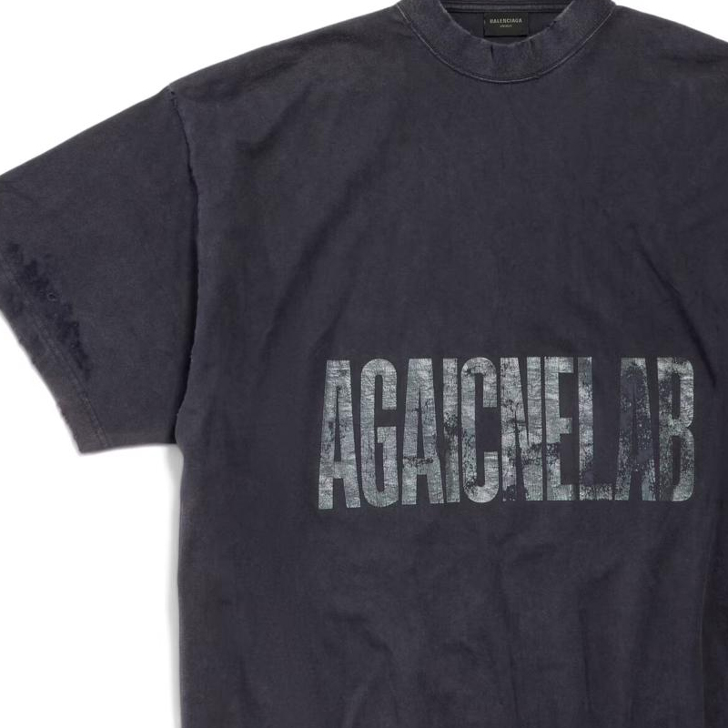 Shop Balenciaga T-Shirt Logo Besar Crewneck Kelabu Gelap. 787349TRVA11576