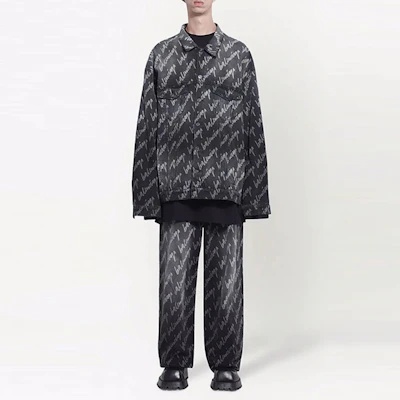 발렌시아가 SS22 올오버 로고 프린트 그레이 데님 재킷. 681690TMW211052 Shop 발렌시아가 SS22 올오버 로고 프린트 그레이 데님 재킷. 681690TMW211052