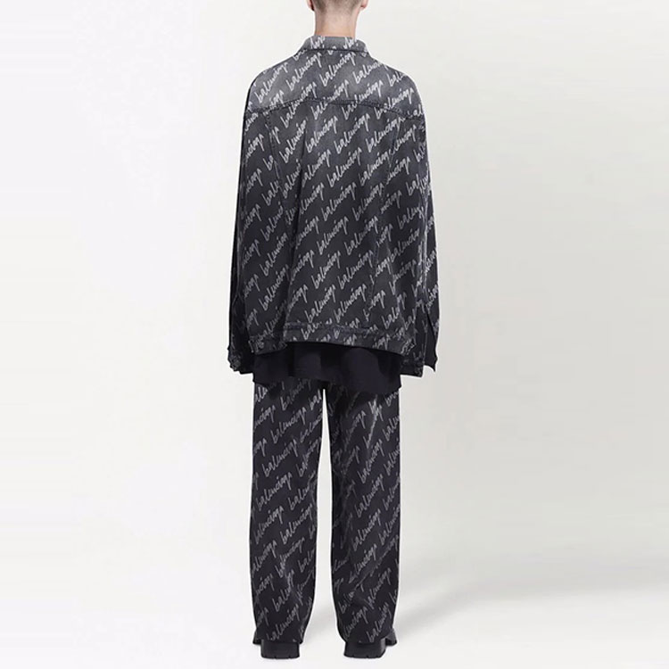 Purchase 발렌시아가 SS22 올오버 로고 프린트 그레이 데님 재킷. 681690TMW211052