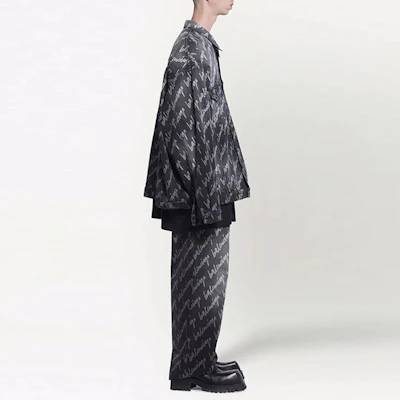 발렌시아가 SS22 올오버 로고 프린트 그레이 데님 재킷. 681690TMW211052 Details for 발렌시아가 SS22 올오버 로고 프린트 그레이 데님 재킷. 681690TMW211052