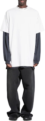 Balenciaga Kaos Putih Oversized Crewneck Lengan Pendek Regular Fit 761460TPVD49000 Shop Balenciaga Kaos Putih Oversized Crewneck Lengan Pendek Regular Fit 761460TPVD49000