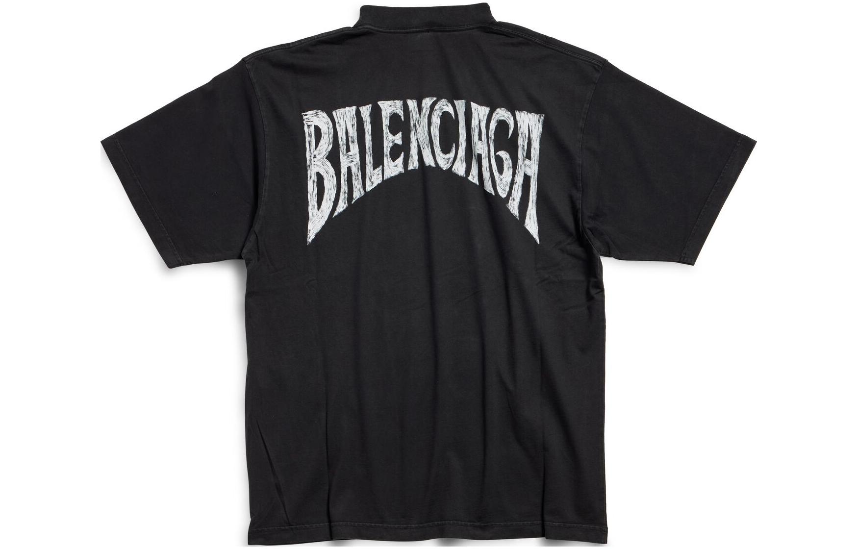 Lookbook 발렌시아가 알파벳 아키텍처 프린트 블랙 크루넥 티셔츠 레귤러 핏. 764235TPVL91569