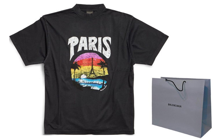 Shop 발렌시아가 알파벳 아키텍처 프린트 블랙 크루넥 티셔츠 레귤러 핏. 764235TPVL91569