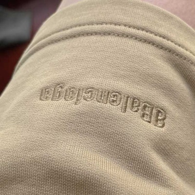 Balenciaga BB Corp Khaki Embroidered Casual Shorts - Loose Fit. 676137TKVB59504 Sizing Balenciaga BB Corp Khaki Embroidered Casual Shorts - Loose Fit. 676137TKVB59504