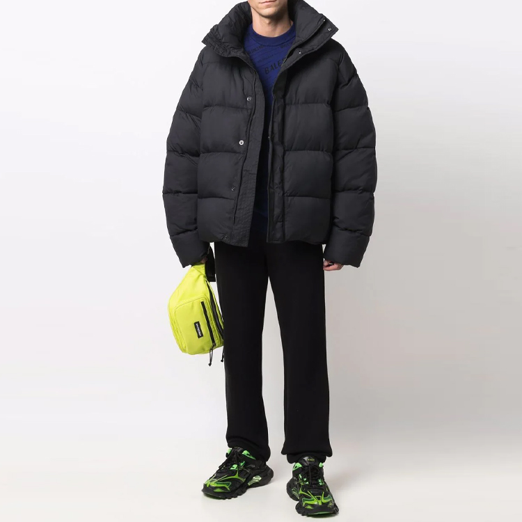 Shop Balenciaga BB Icon FW21 黑色羽絨冬季外套. 642228TJO031000
