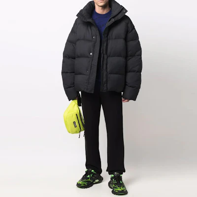 Balenciaga BB Icon FW21 黑色羽絨冬季外套. 642228TJO031000 Shop Balenciaga BB Icon FW21 黑色羽絨冬季外套. 642228TJO031000