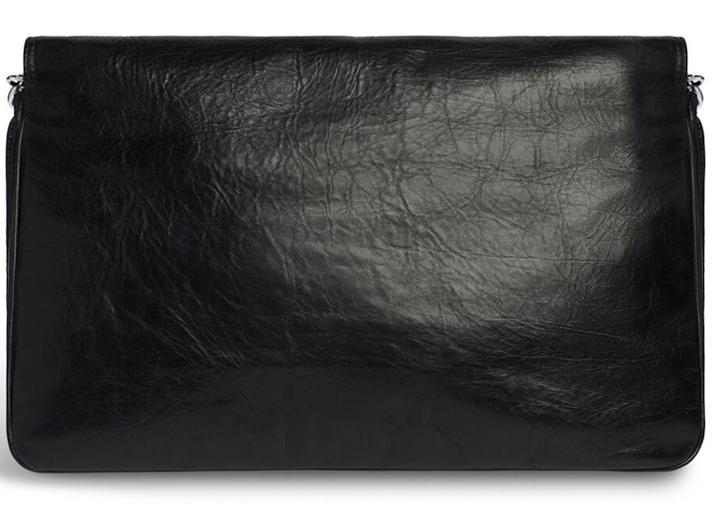 Lookbook 巴黎世家BB軟面大號翻蓋包黑色