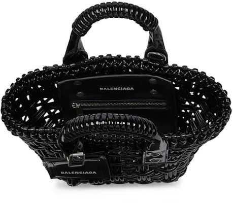 발렌시아가 비스트로 XXS 블랙 탑 핸들 백
Lookbook 발렌시아가 비스트로 XXS 블랙 탑 핸들 백
