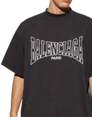 巴黎世家黑色字母Logo印花男女同款圆领T恤常规版型。 739784TRVH58190 Sizing 巴黎世家黑色字母Logo印花男女同款圆领T恤常规版型。 739784TRVH58190