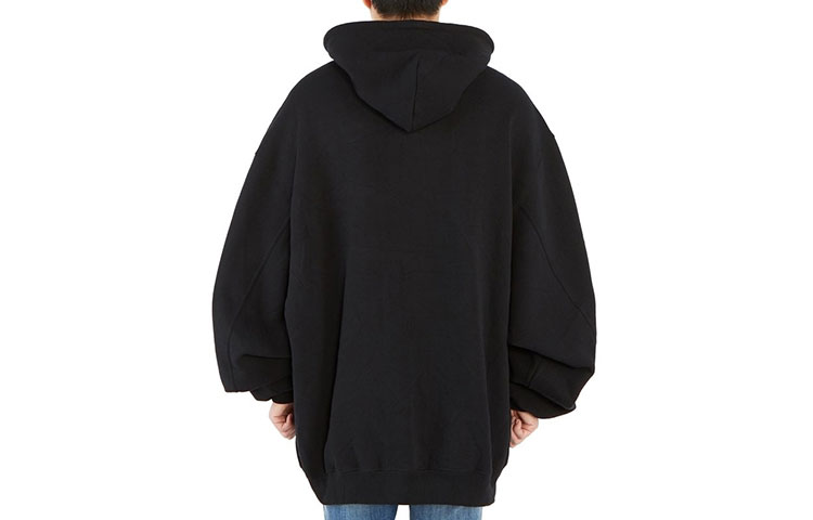 Lookbook 巴黎世家黑色标语印花宽松连帽衫。 641679TJV771000