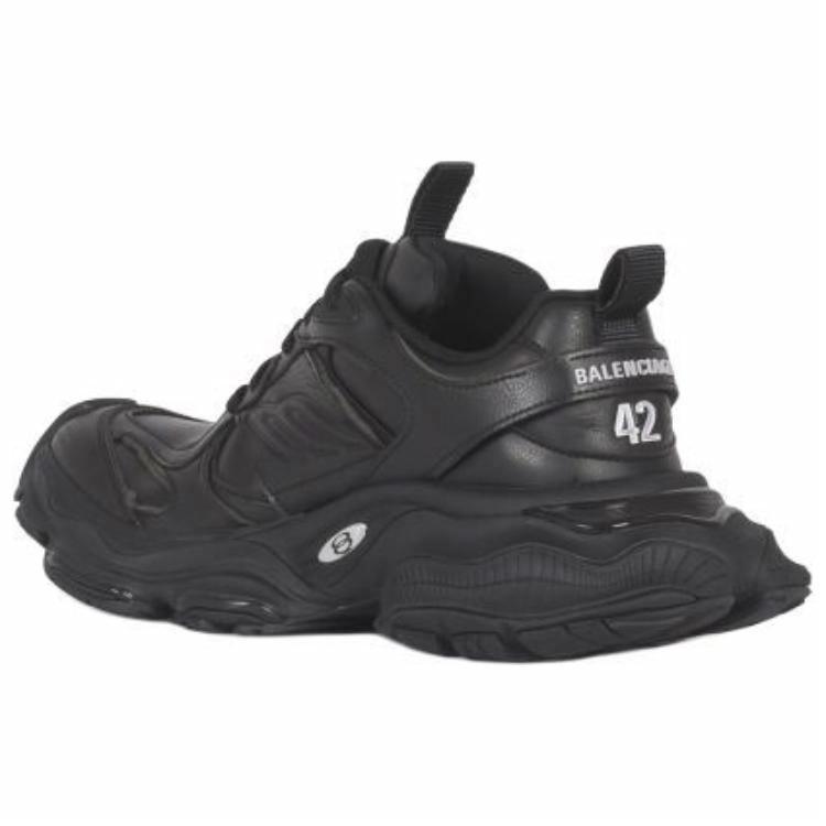 Shop 巴黎世家黑色货运运动鞋 785754WCGLT1000