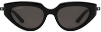 Lookbook Kacamata Hitam Balenciaga Cat Eye Unisex dengan Logo Samping. BB0159S001
