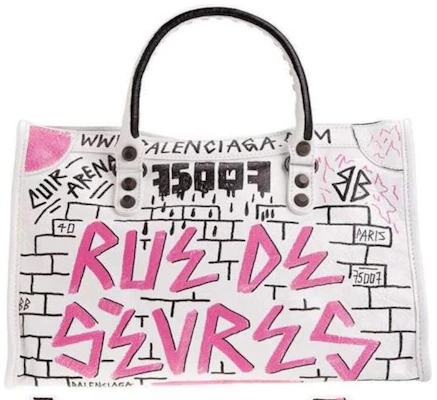 巴黎世家經典城市塗鴉肩背包白色 Lookbook 巴黎世家經典城市塗鴉肩背包白色