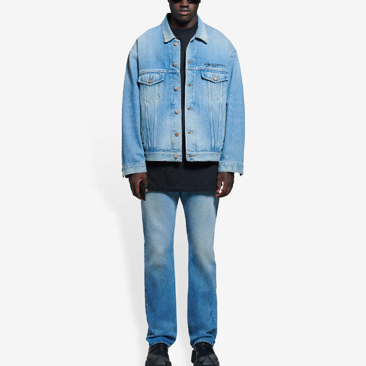 Shop Balenciaga Jaket Denim Logo Sulam Klasik Biru Muda 657608TDW154307